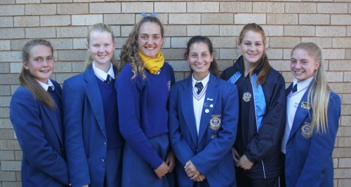 Vera van Zyl (o.16B), Comien van Niekerk (o.16D), Nicola van Zyl (o.18C), Monique du Preez (o.18C), Micha van den Berg (o.16C) en Corli Bekker (o.18C), is vir die Suid-Vrystaatse meisieshokkiespannne gekies.